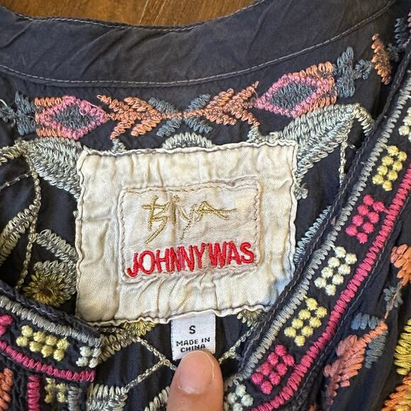 BIYA JOHNNY WAS Alia Poncho Top Navy Floral Embroidered Relaxed Bohemian - Picture 12 of 15